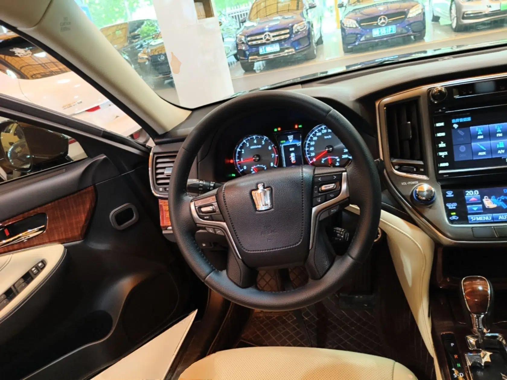 Toyota Crown 2015 2.0T Fashion Edition — миниатюра 13