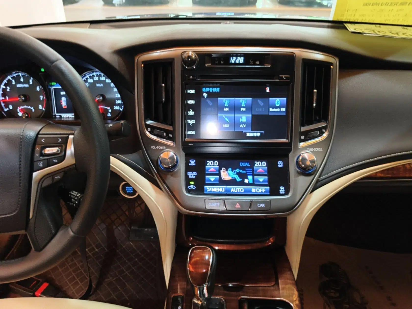 Toyota Crown 2015 2.0T Fashion Edition — миниатюра 15