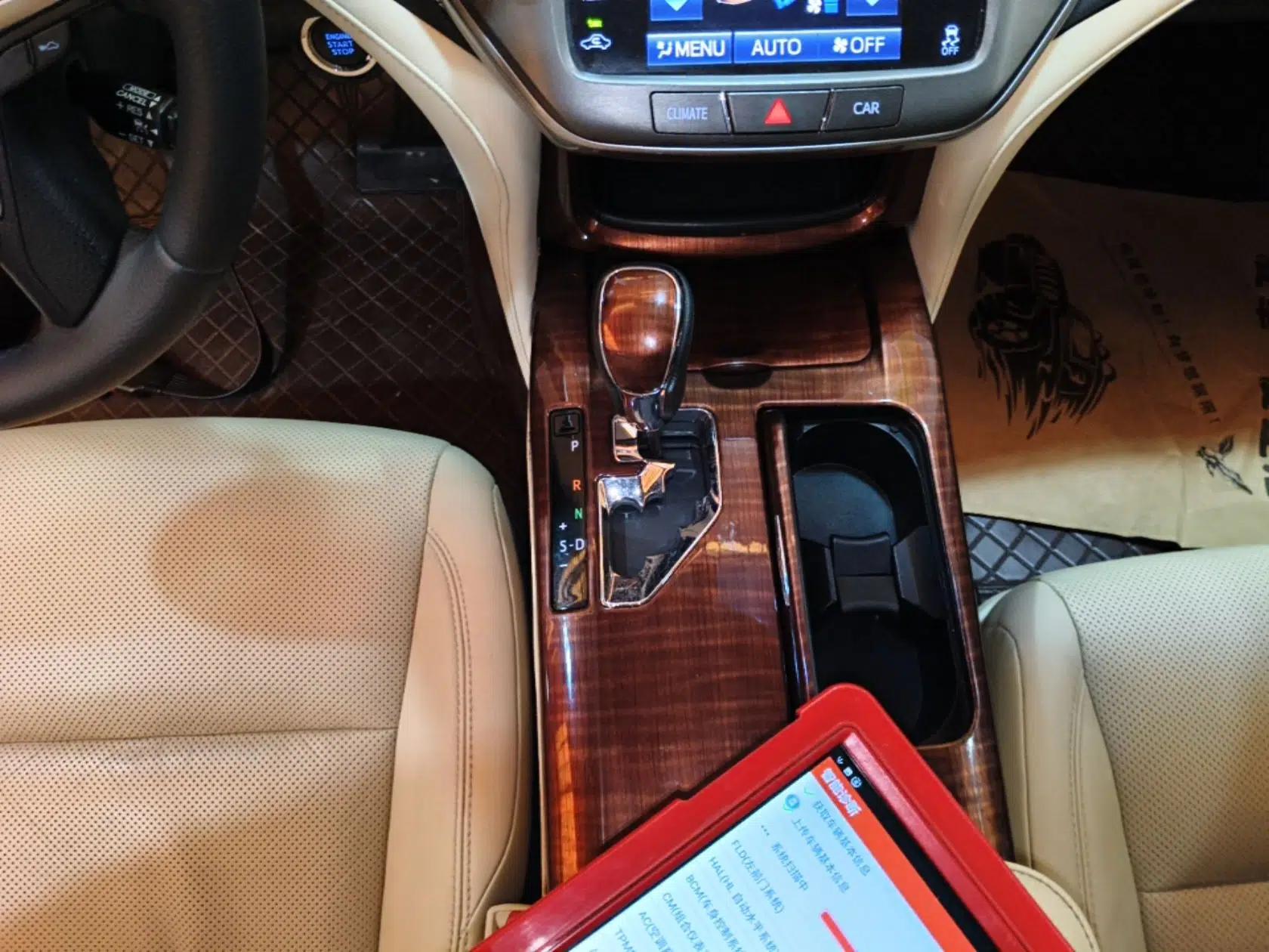 Toyota Crown 2015 2.0T Fashion Edition — миниатюра 16