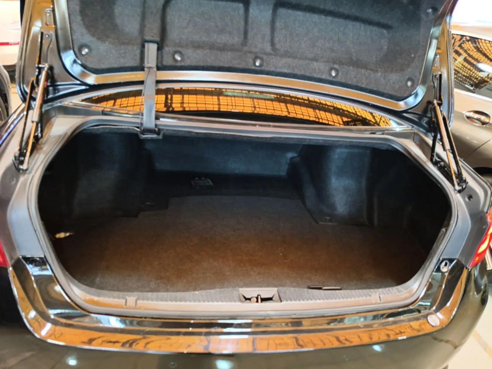 Toyota Crown 2015 2.0T Fashion Edition — миниатюра 22