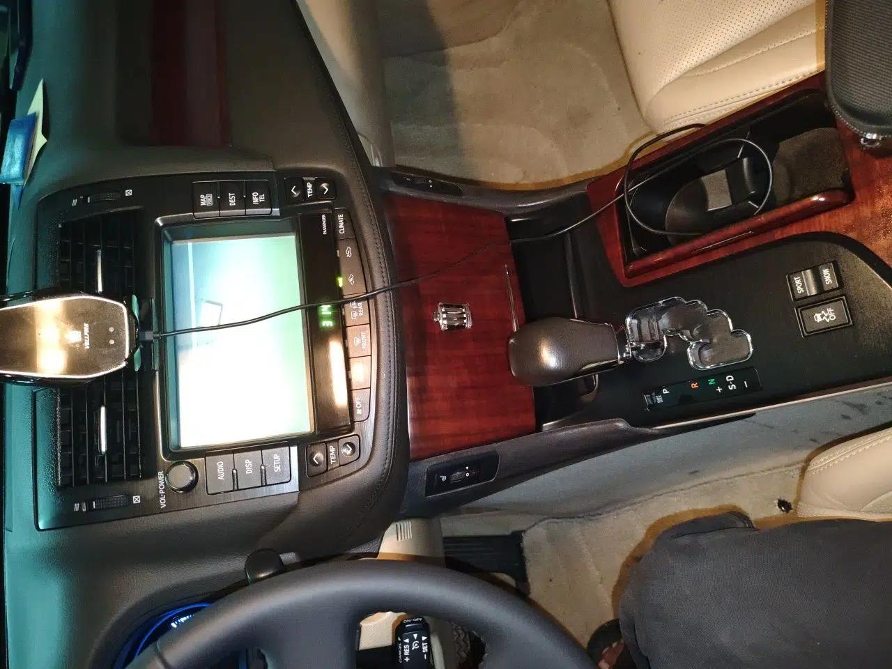 Toyota Crown 2010 2.5L Royal Leather Sunroof Navigation Edition — миниатюра 13