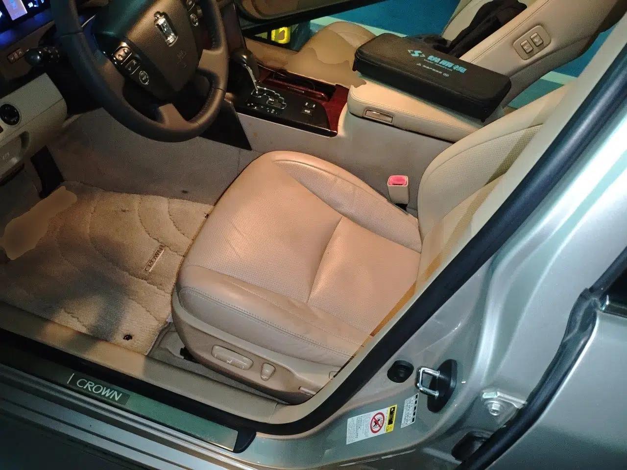 Toyota Crown 2010 2.5L Royal Leather Sunroof Navigation Edition — миниатюра 15