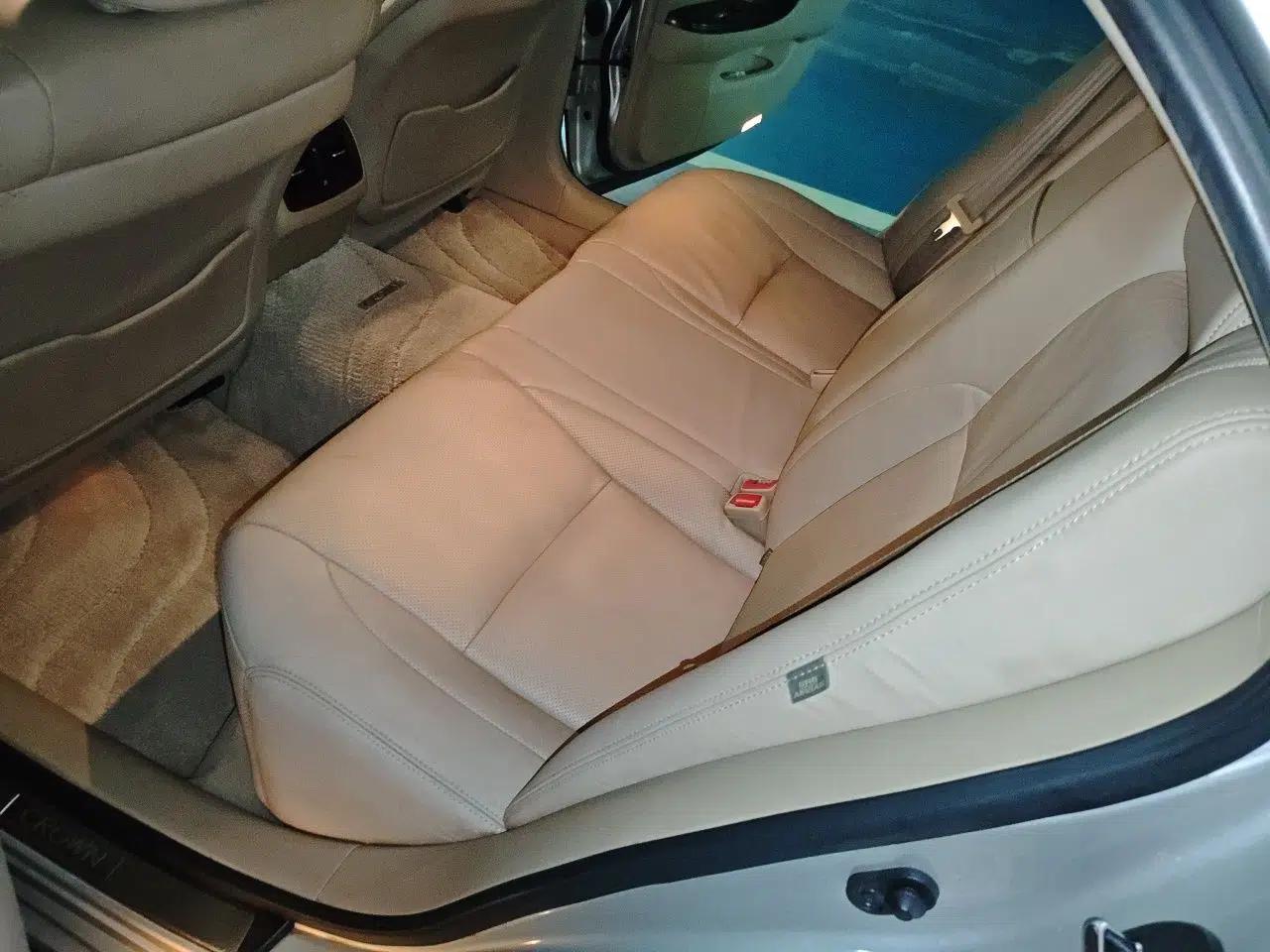 Toyota Crown 2010 2.5L Royal Leather Sunroof Navigation Edition — миниатюра 17