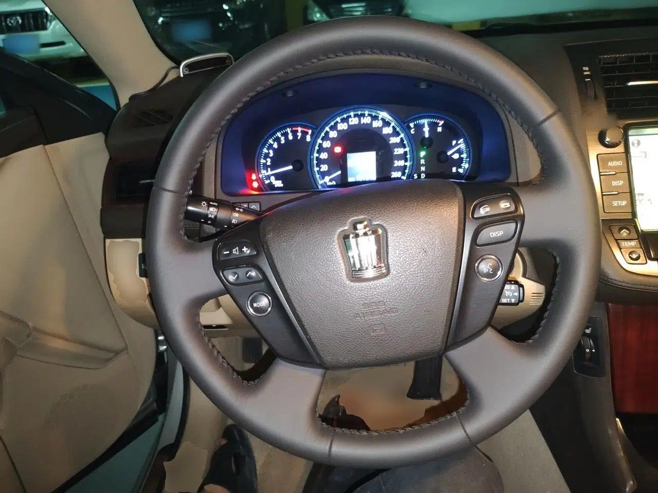 Toyota Crown 2010 2.5L Royal Leather Sunroof Navigation Edition — миниатюра 10