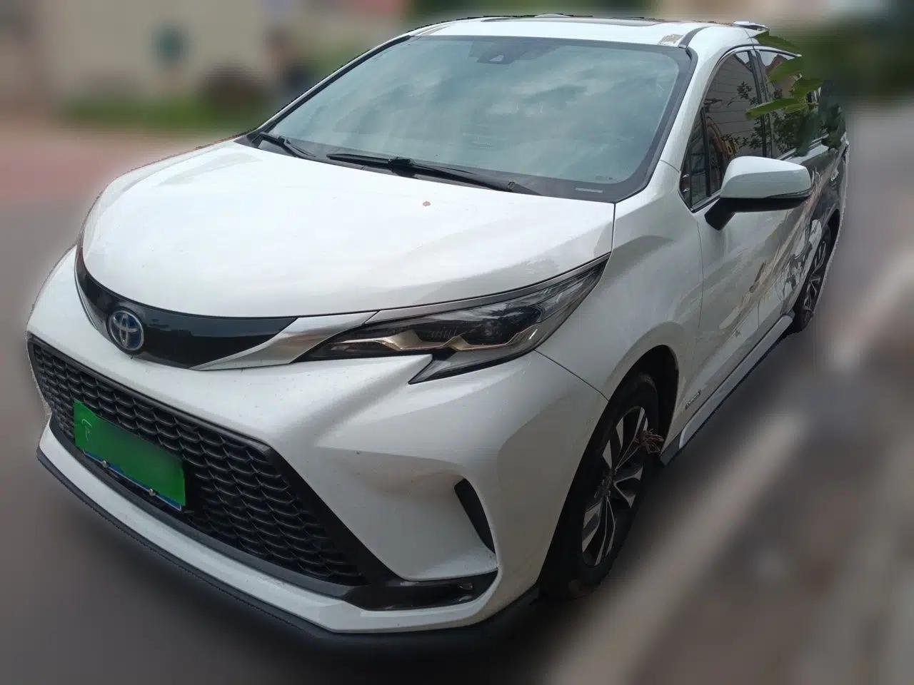 Toyota Granvia 2023 2.5L Hybrid Luxury Edition — миниатюра 1
