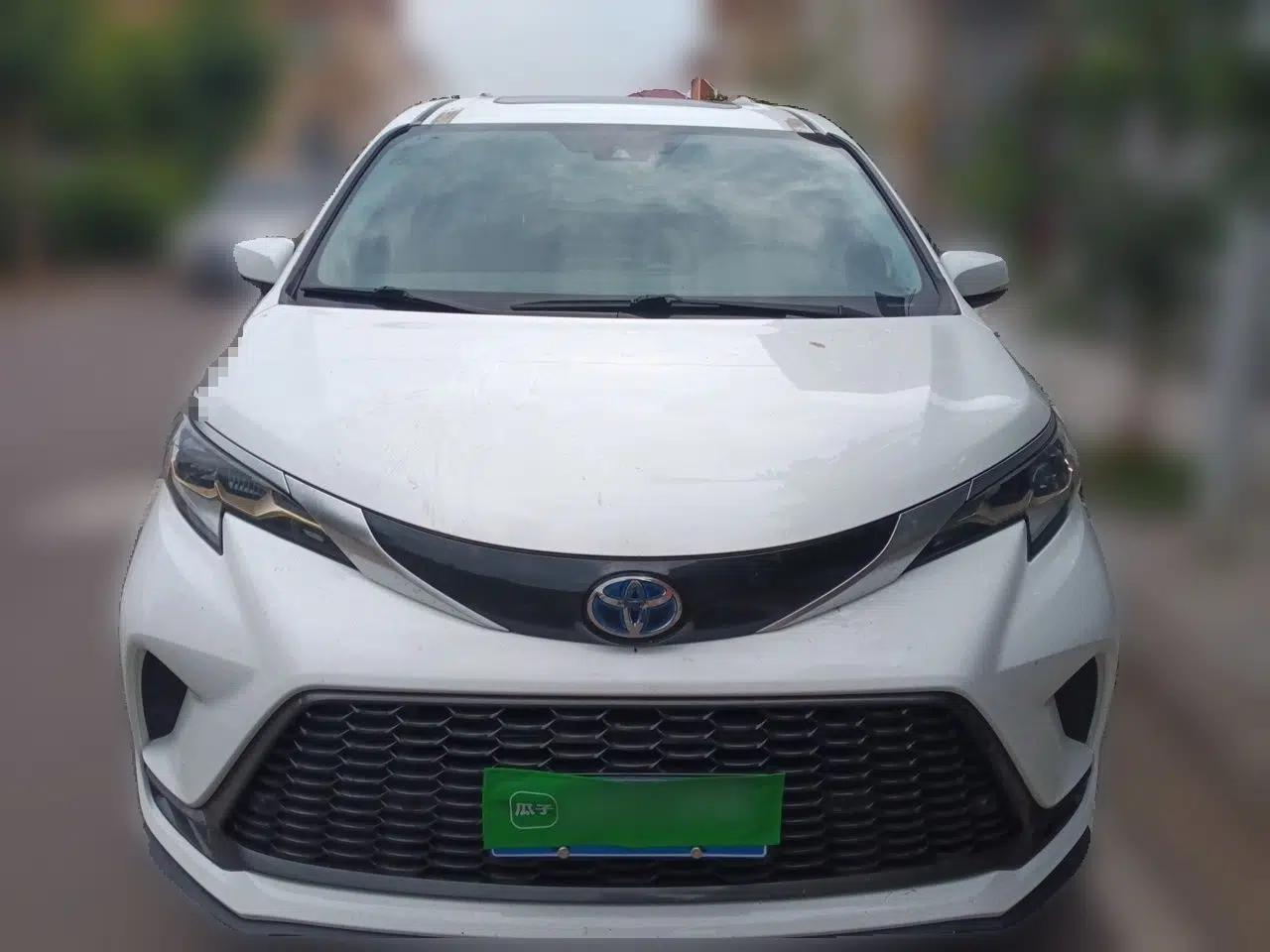 Toyota Granvia 2023 2.5L Hybrid Luxury Edition — миниатюра 2