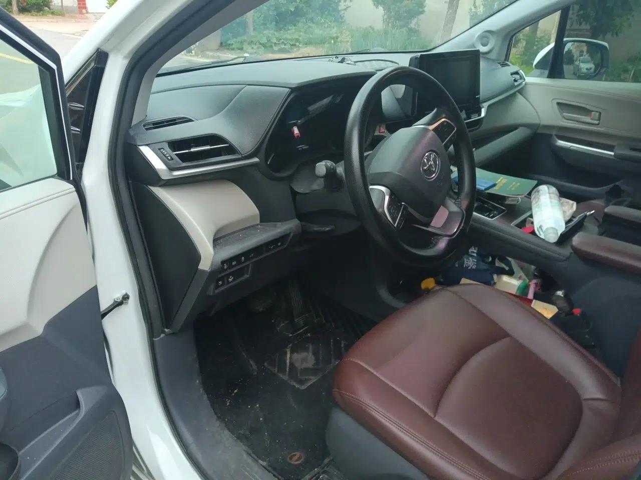 Toyota Granvia 2023 2.5L Hybrid Luxury Edition — миниатюра 16