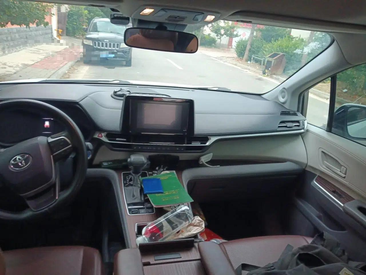 Toyota Granvia 2023 2.5L Hybrid Luxury Edition — миниатюра 18