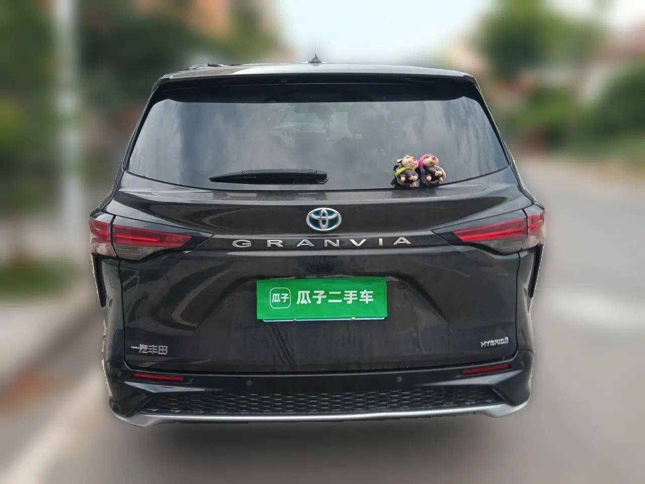 Toyota Granvia 2023 2.5L Hybrid Luxury Edition — миниатюра 5