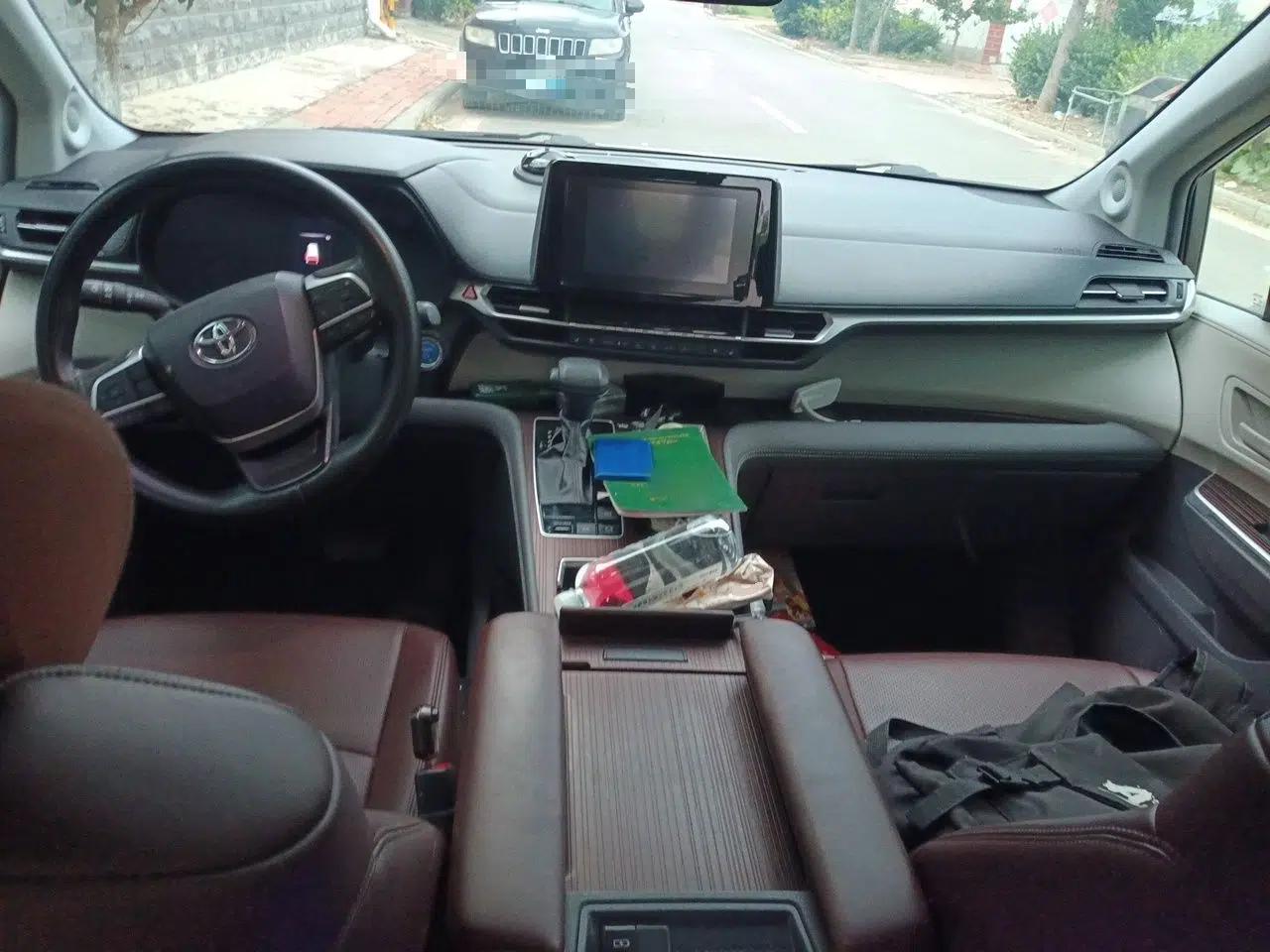 Toyota Granvia 2023 2.5L Hybrid Luxury Edition — миниатюра 9