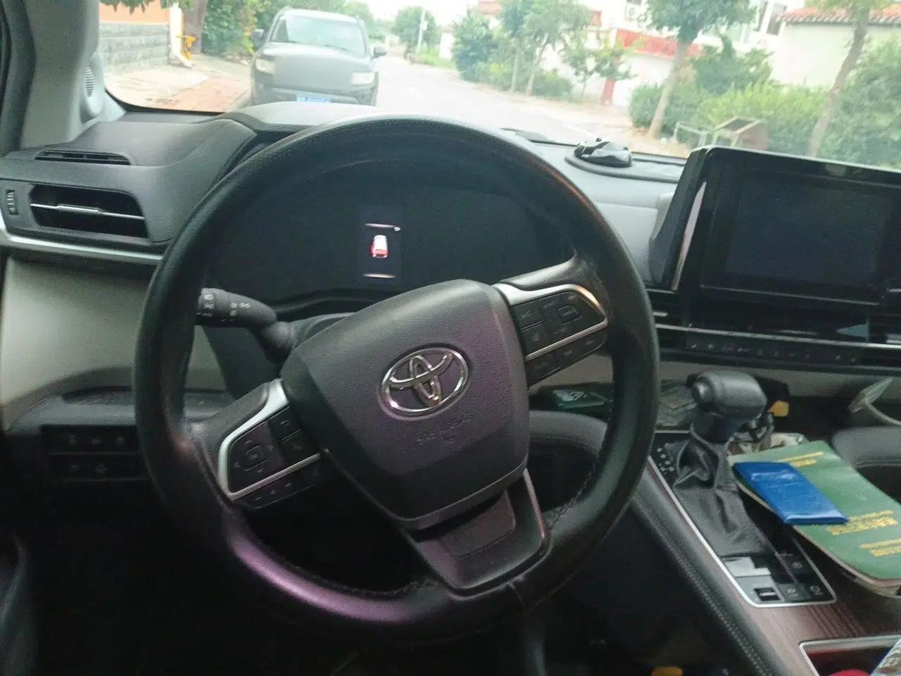 Toyota Granvia 2023 2.5L Hybrid Luxury Edition — миниатюра 10
