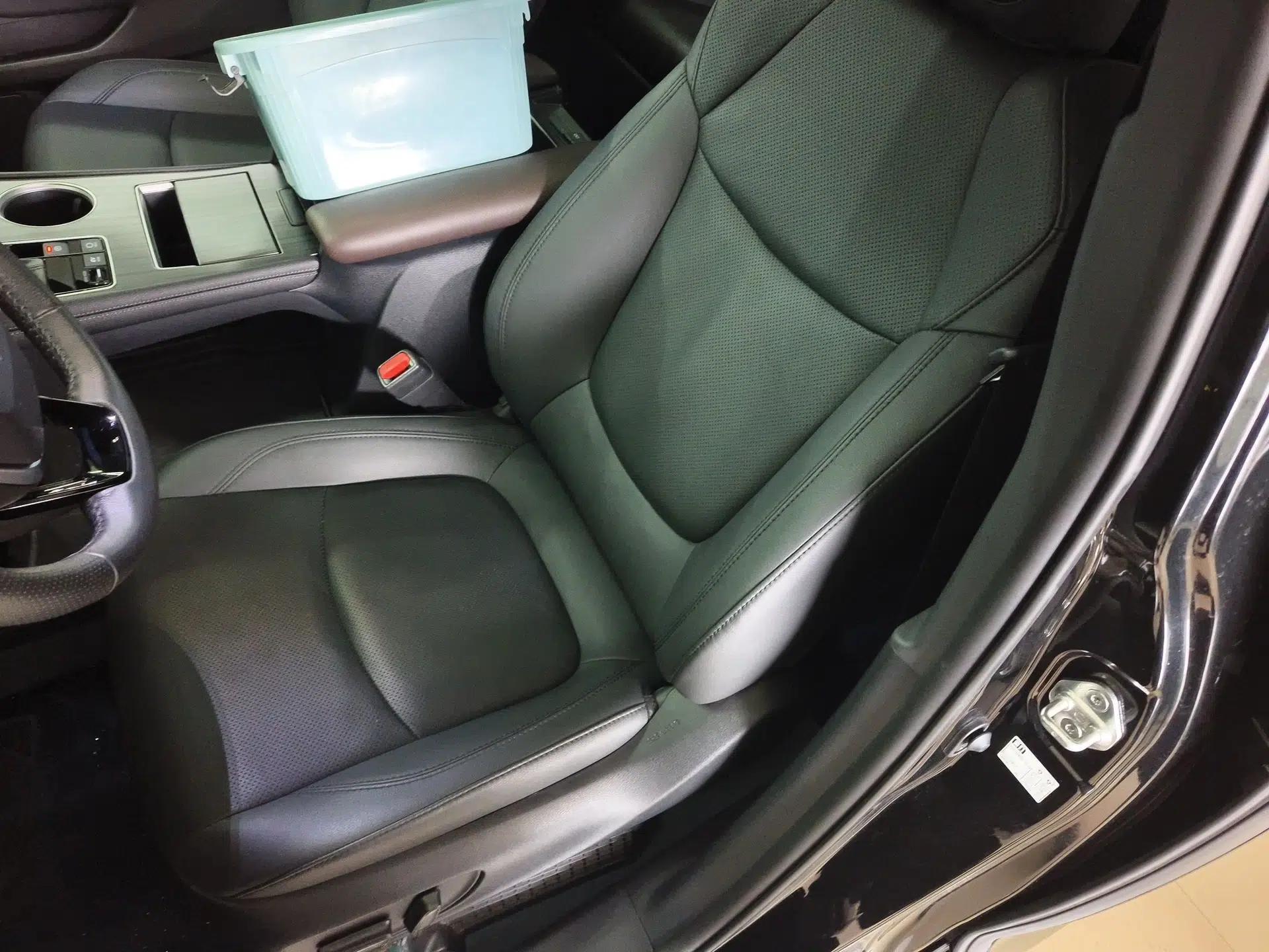 Toyota Granvia 2023 2.5L Hybrid Prestige VIP Edition — миниатюра 13