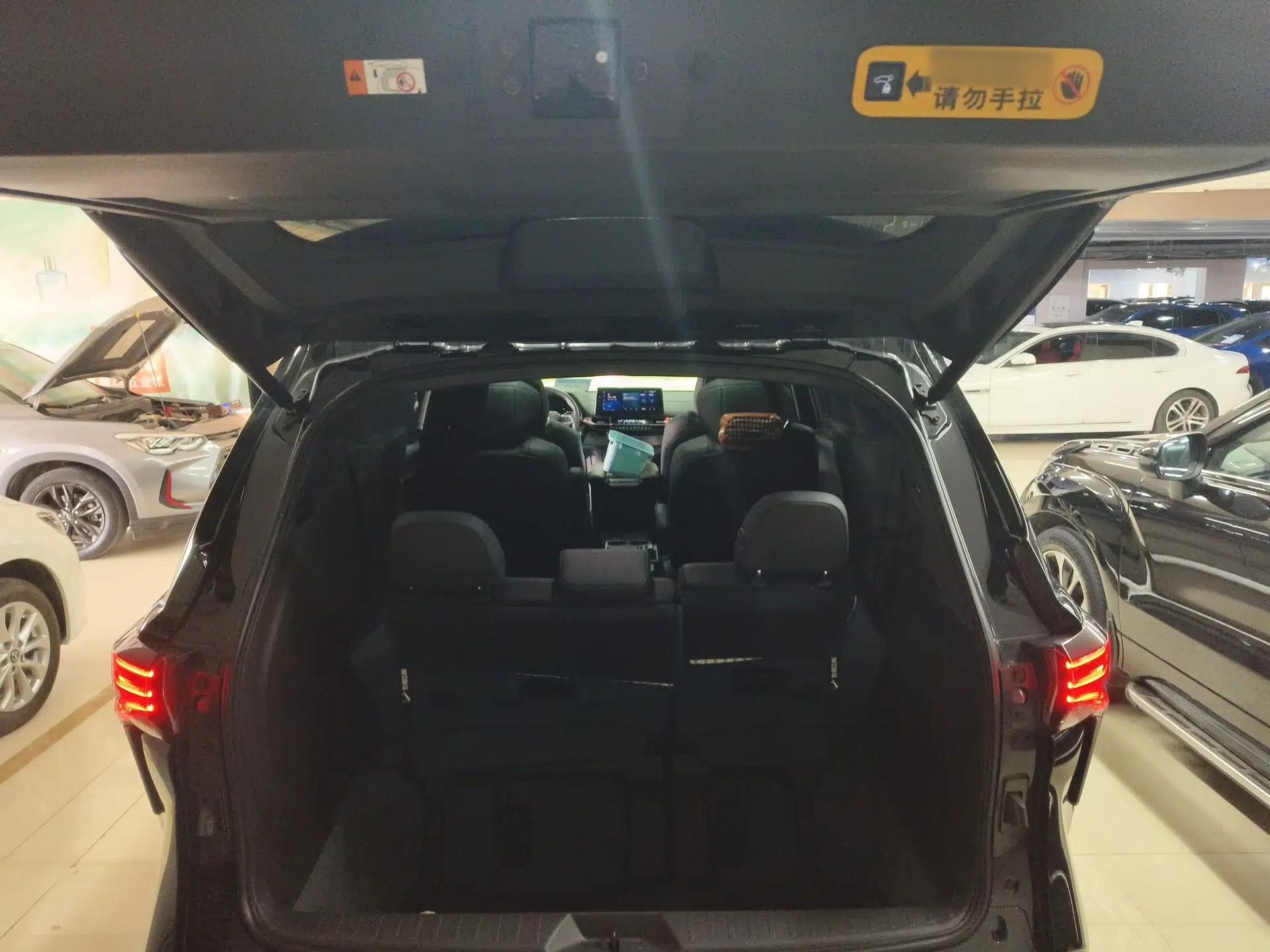 Toyota Granvia 2023 2.5L Hybrid Prestige VIP Edition — миниатюра 15