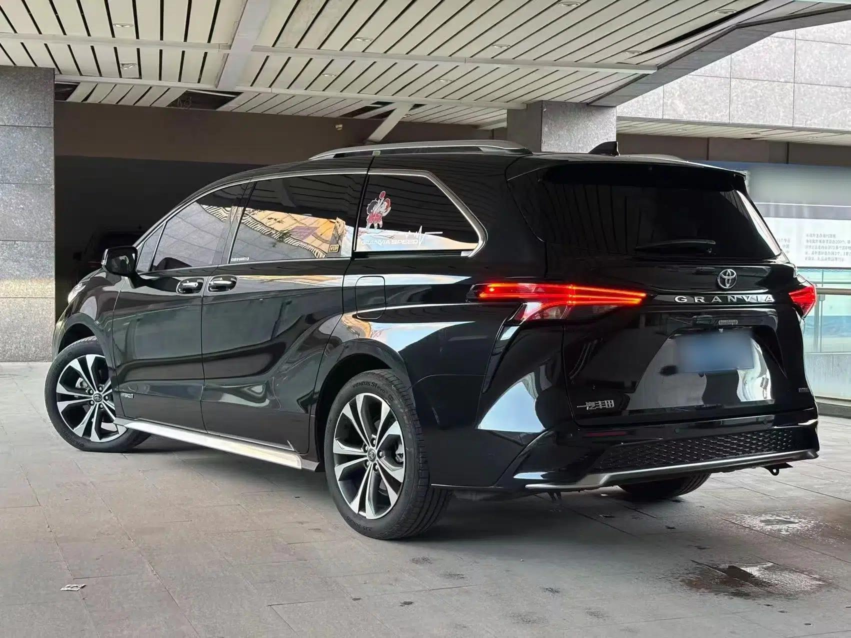 Toyota Granvia 2023 2.5L Hybrid Prestige VIP Edition — миниатюра 4