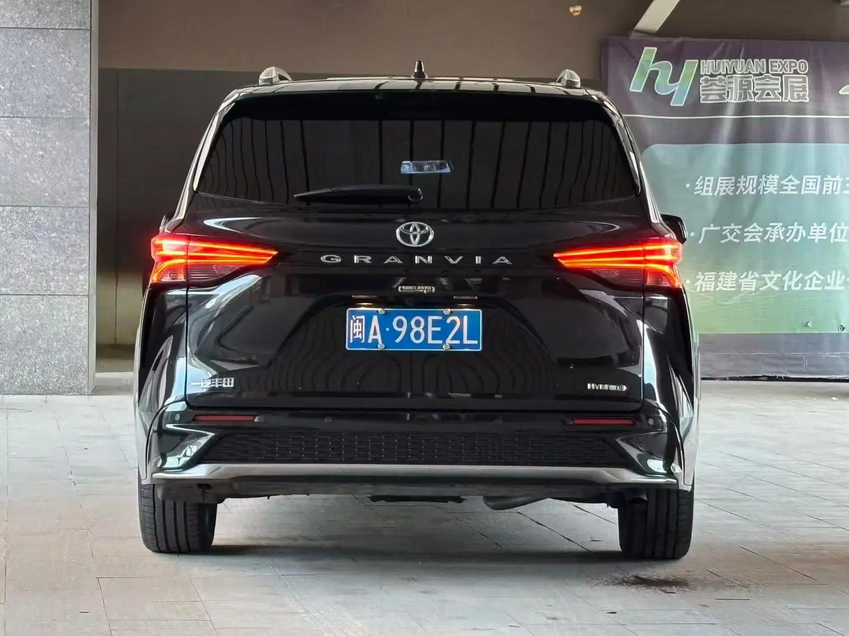 Toyota Granvia 2023 2.5L Hybrid Prestige VIP Edition — миниатюра 6