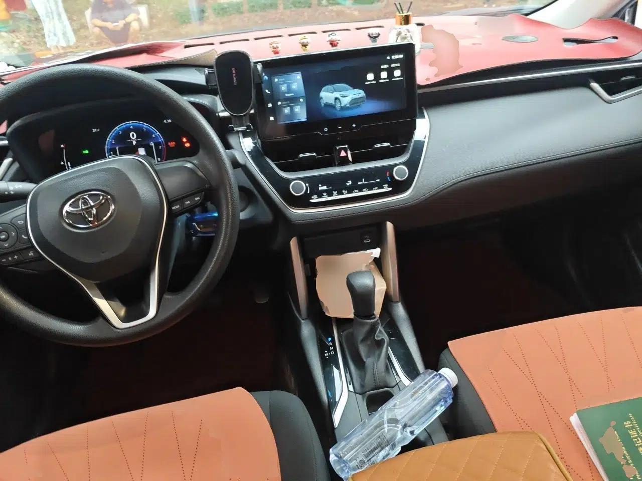 Toyota FRONTLANDER 2024 2.0L CVT Elite Edition — миниатюра 9