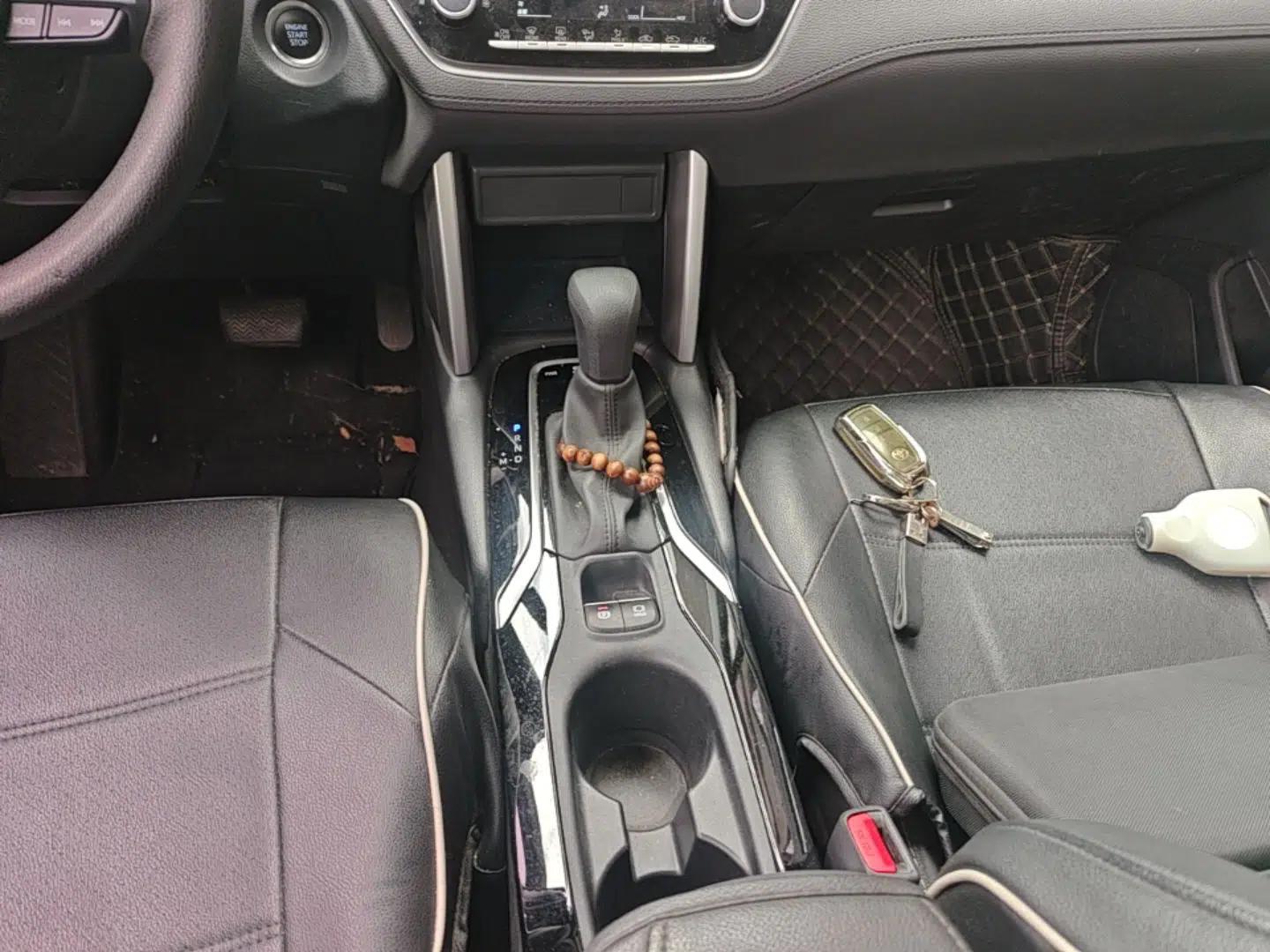 Toyota FRONTLANDER 2022 2.0L CVT Luxury Edition — миниатюра 16