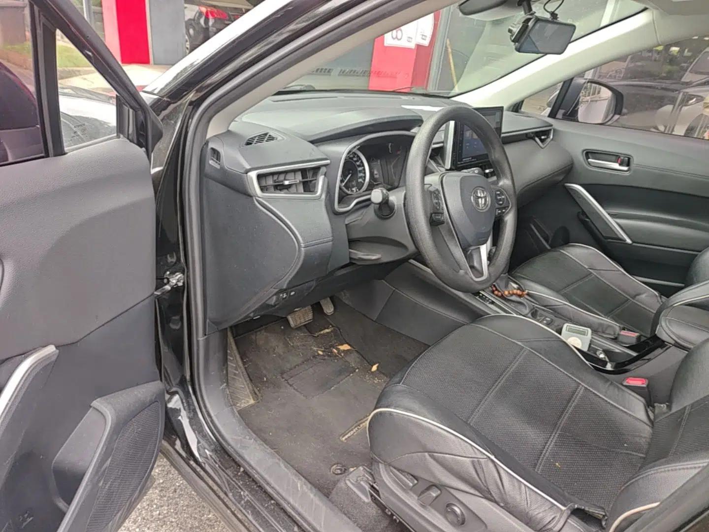 Toyota FRONTLANDER 2022 2.0L CVT Luxury Edition — миниатюра 18