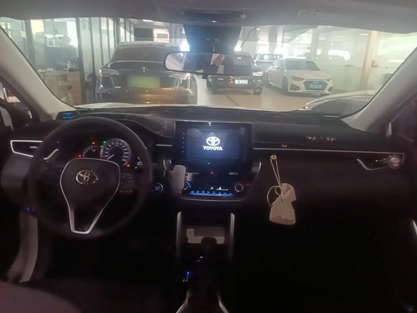 Toyota FRONTLANDER 2022 2.0L CVT Leading Edition — миниатюра 12