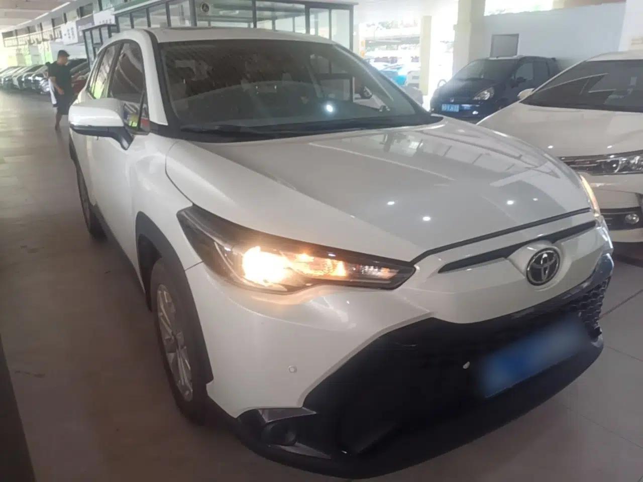 Toyota FRONTLANDER 2022 2.0L CVT Leading Edition — миниатюра 3
