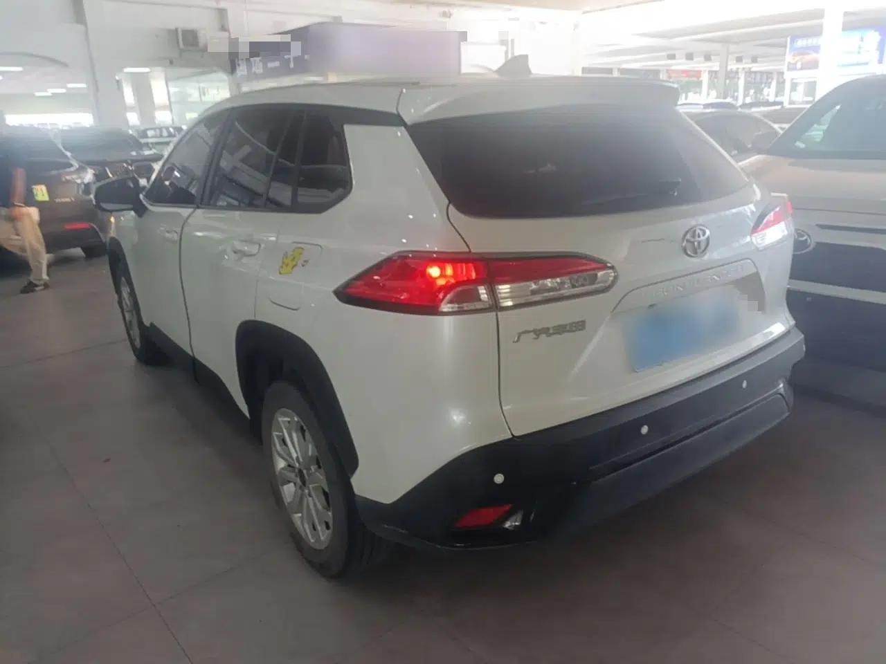 Toyota FRONTLANDER 2022 2.0L CVT Leading Edition — миниатюра 4