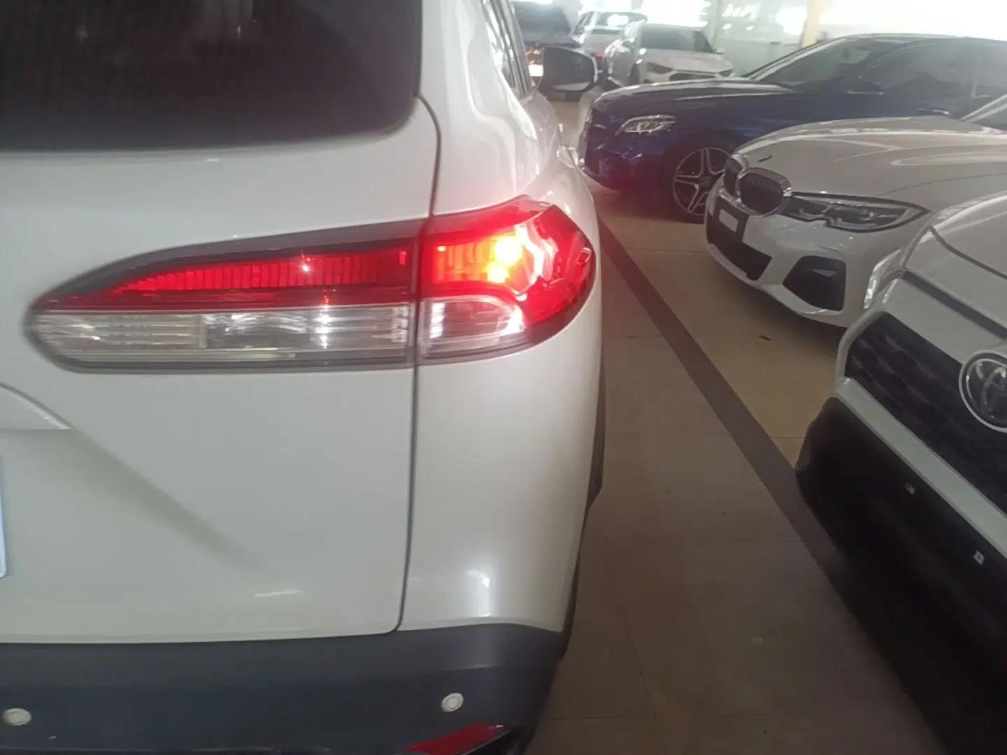 Toyota FRONTLANDER 2022 2.0L CVT Leading Edition — миниатюра 9