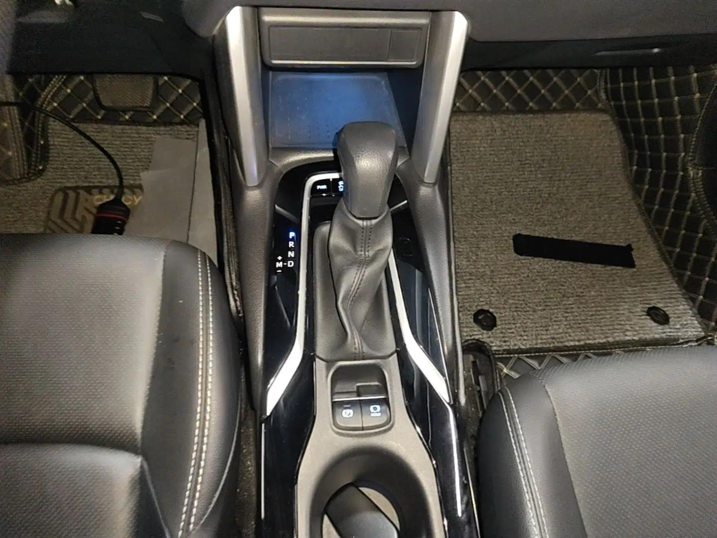 Toyota FRONTLANDER 2022 2.0L CVT Luxury Edition — миниатюра 16