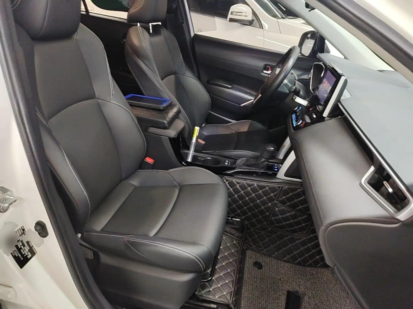 Toyota FRONTLANDER 2022 2.0L CVT Luxury Edition — миниатюра 19