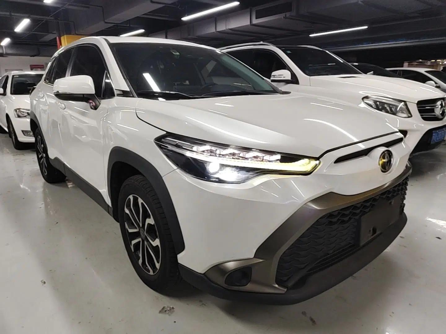 Toyota FRONTLANDER 2022 2.0L CVT Luxury Edition — миниатюра 3