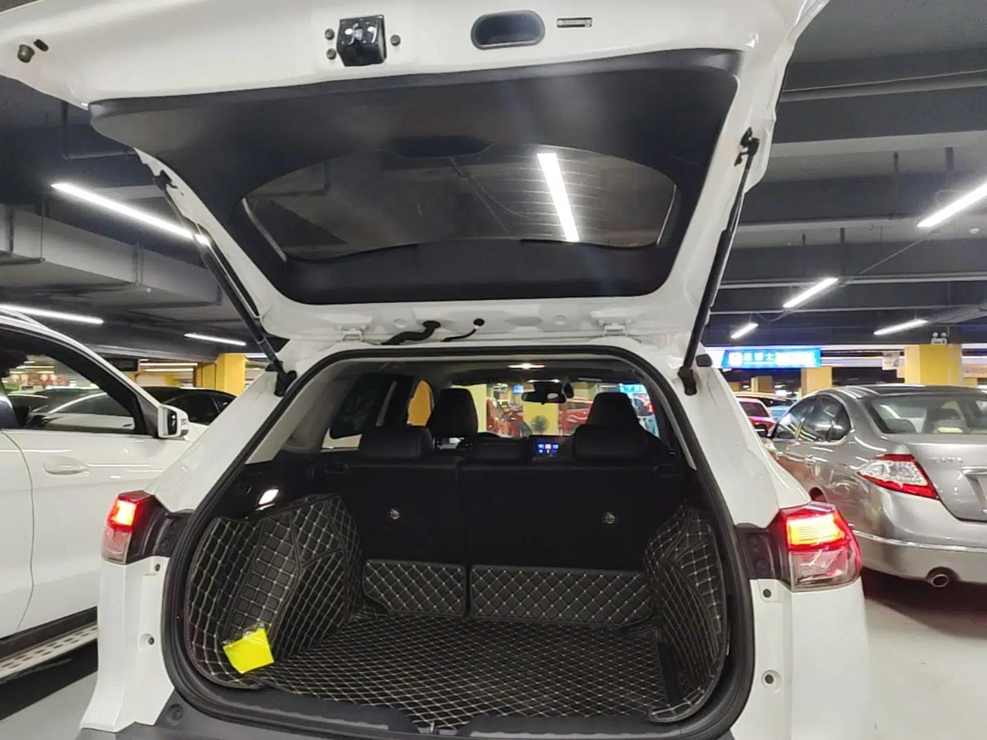 Toyota FRONTLANDER 2022 2.0L CVT Luxury Edition — миниатюра 22