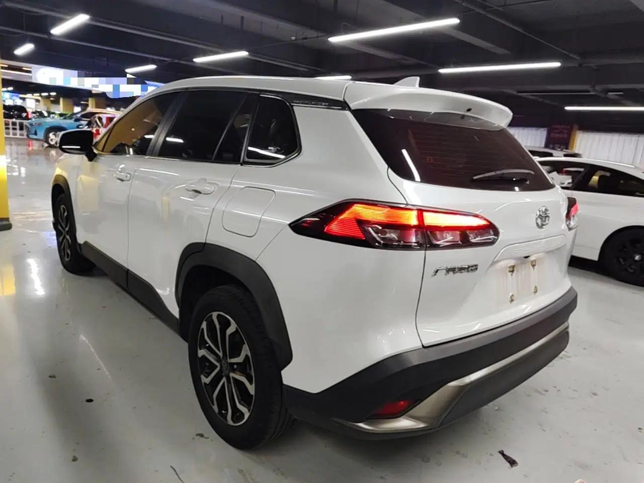 Toyota FRONTLANDER 2022 2.0L CVT Luxury Edition — миниатюра 4