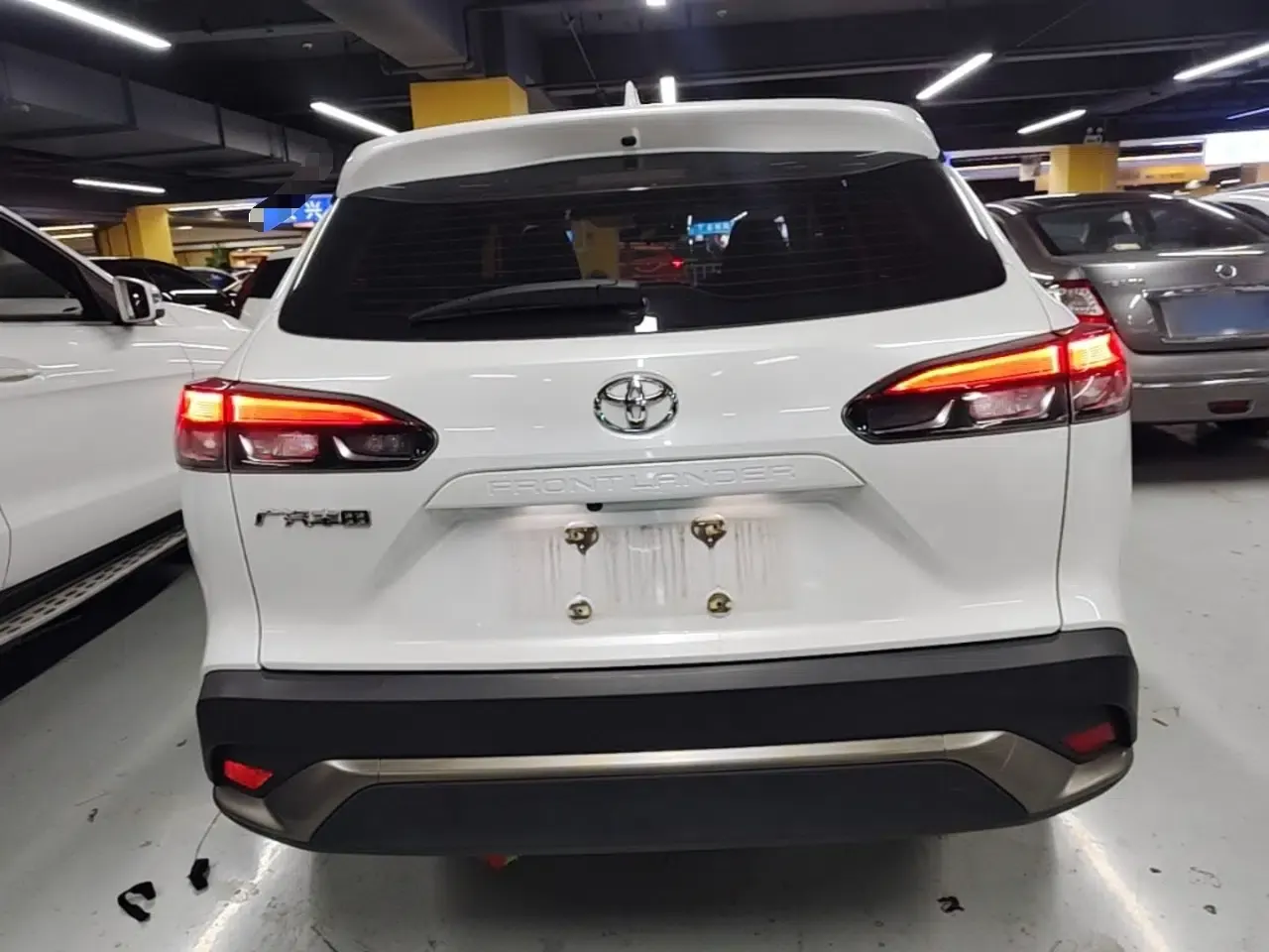 Toyota FRONTLANDER 2022 2.0L CVT Luxury Edition — миниатюра 5