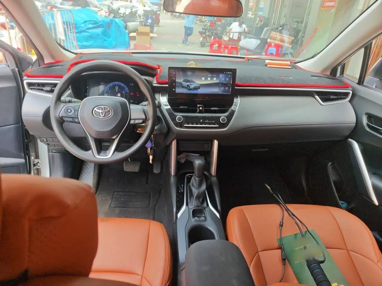 Toyota FRONTLANDER 2024 2.0L CVT Elite Edition — миниатюра 9