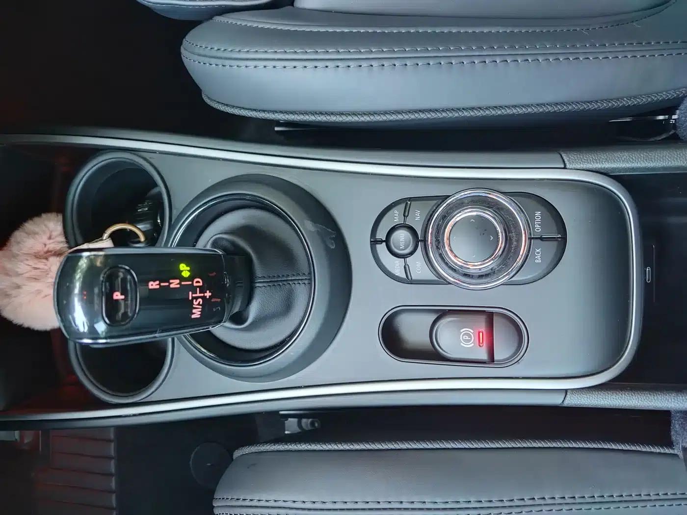 2022 MINI COUNTRYMAN 2.0T COOPER S ALL4 Unruly Special Edition — миниатюра 17