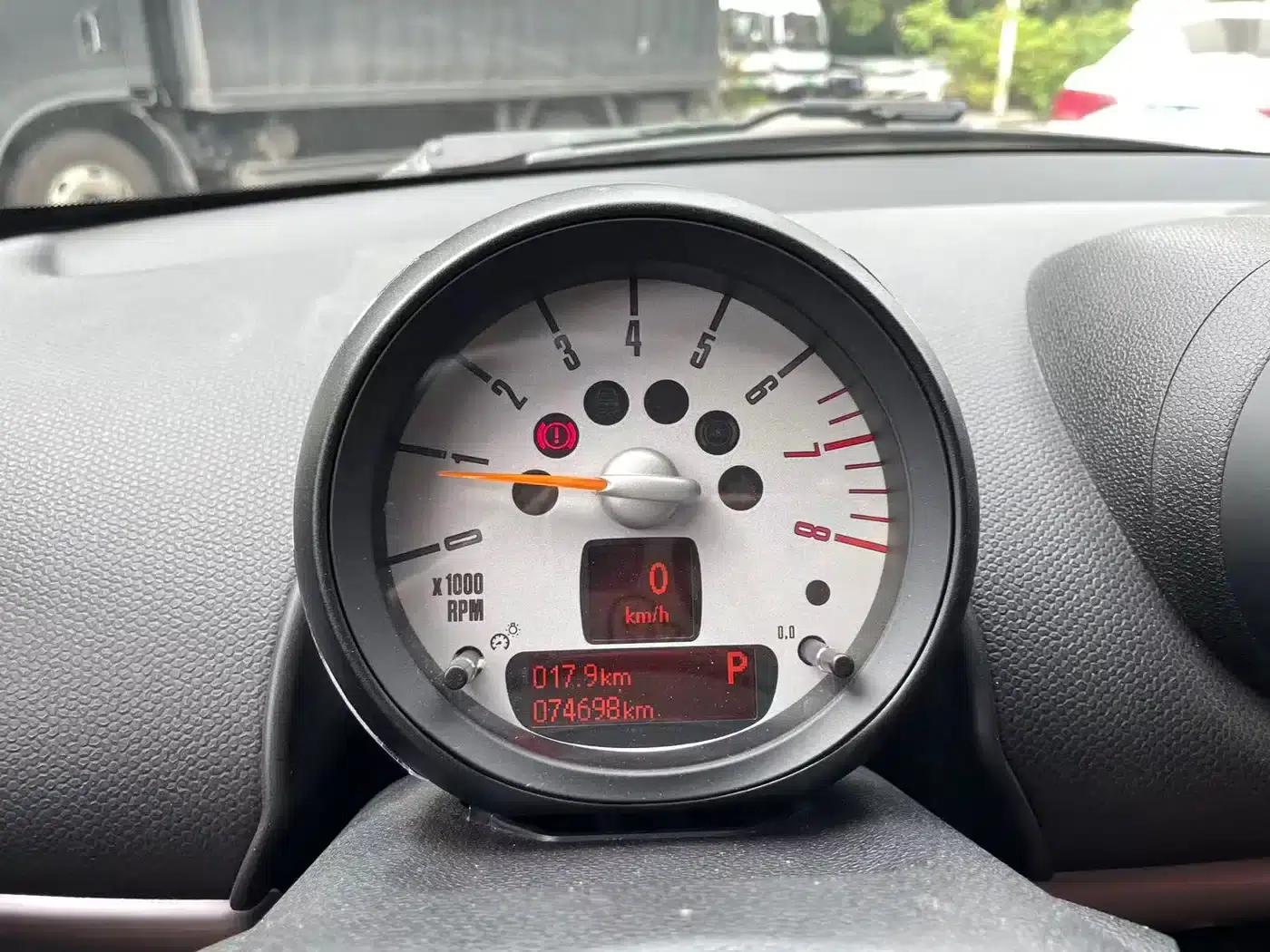 MINI COUNTRYMAN 2014 1.6L ONE — миниатюра 23