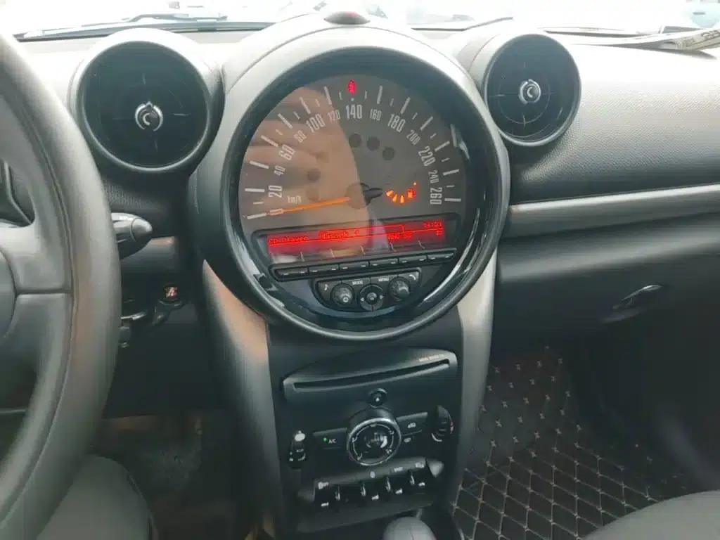 2016 MINI COUNTRYMAN 1.6T COOPER ALL4 Fun for Gear Enthusiasts — миниатюра 13