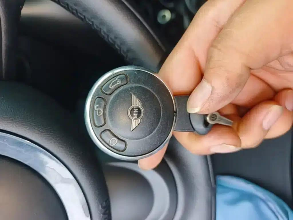 2016 MINI COUNTRYMAN 1.6T COOPER ALL4 Fun for Gear Enthusiasts — миниатюра 9
