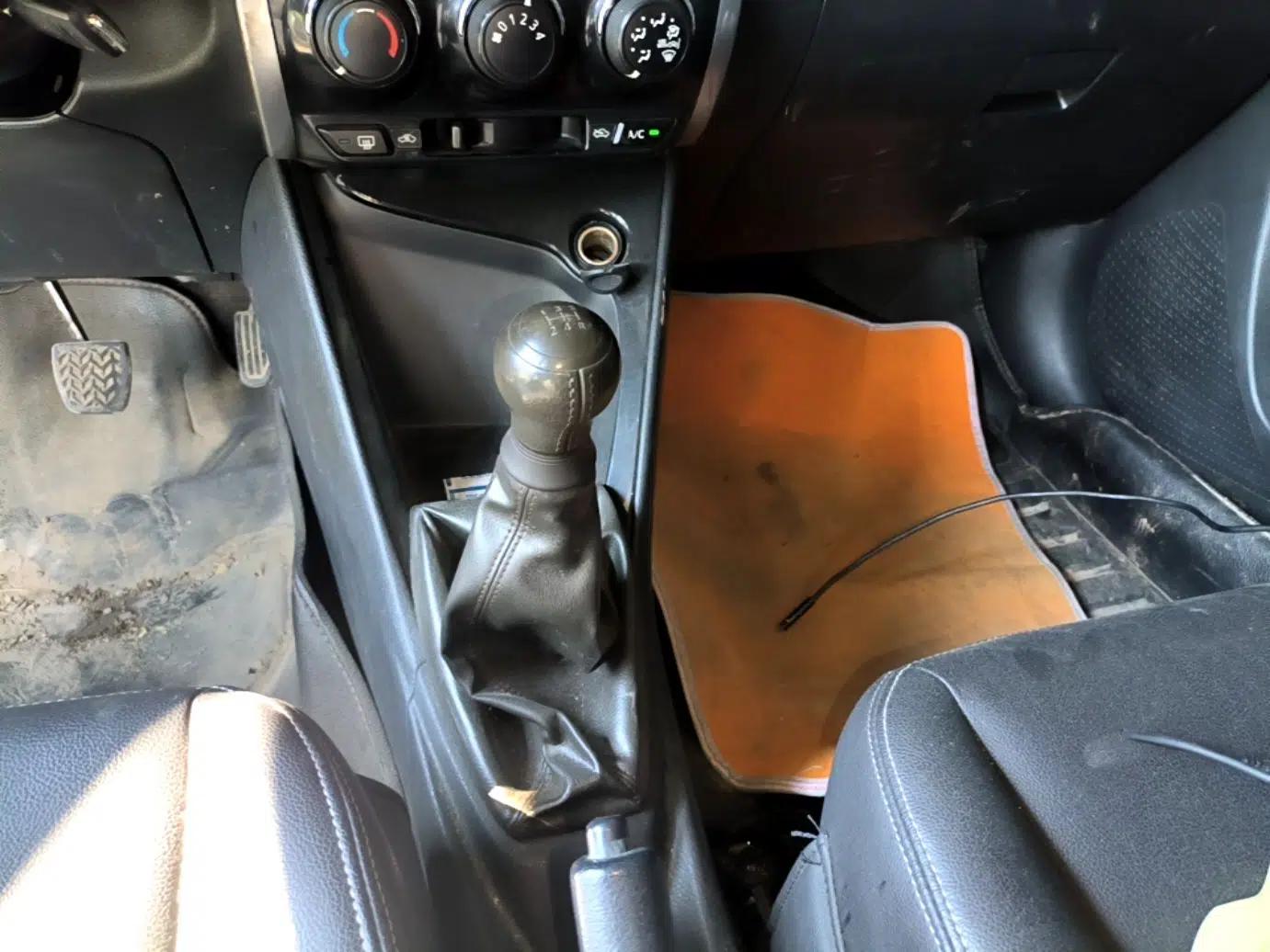 Toyota Vios 2014 1.5L Manual ZhiZhen Edition — миниатюра 16