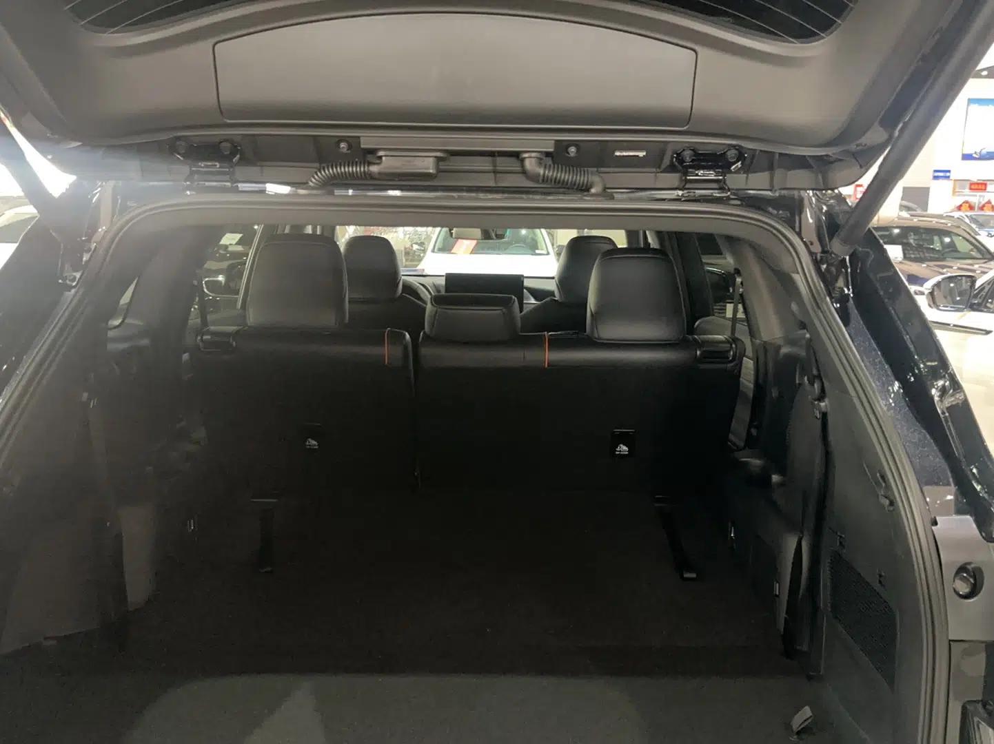 Toyota Crown Kluger 2026 Model 2.5L HEV All-Wheel-Drive Prestige Edition — миниатюра 10