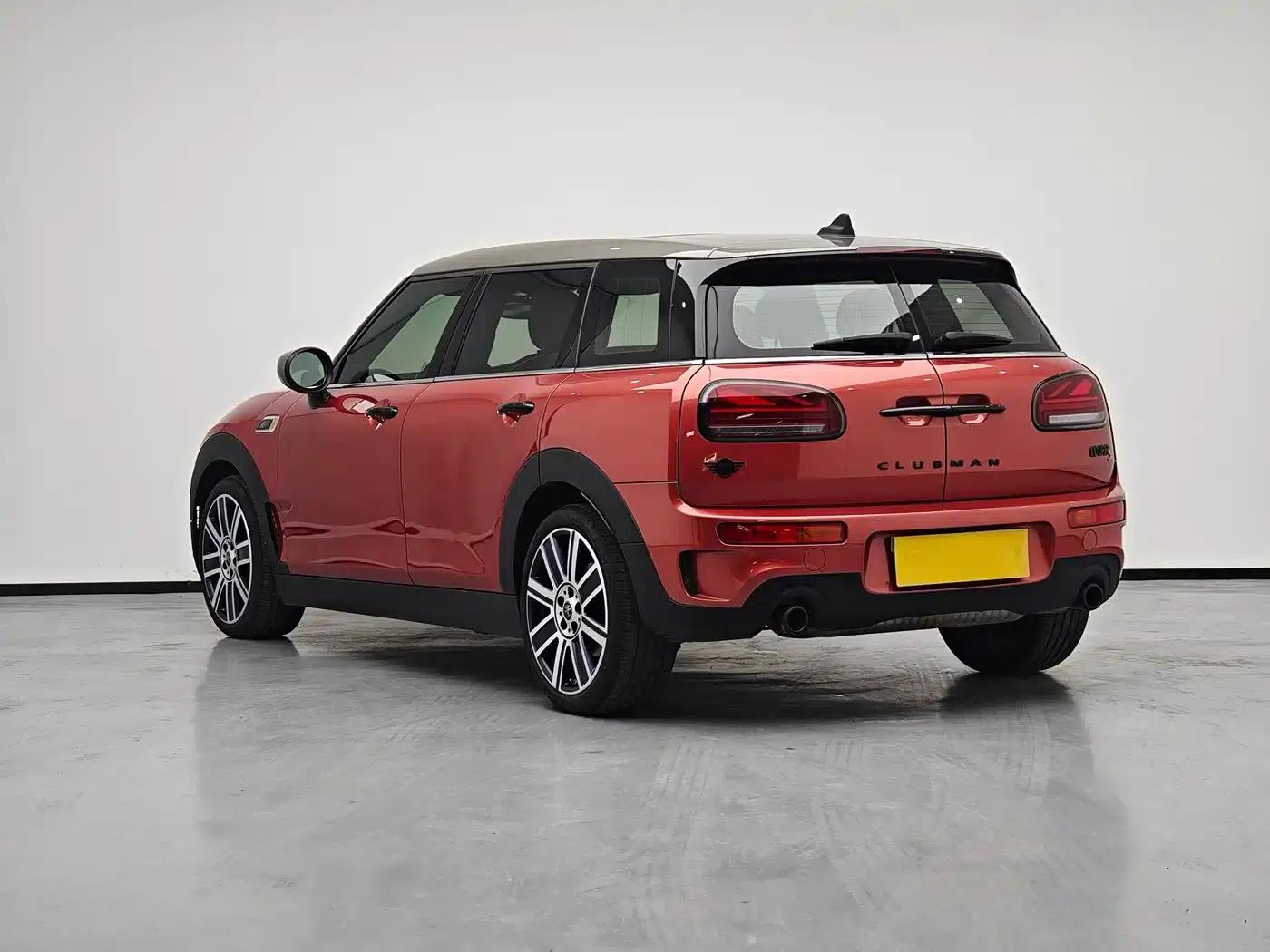 2023 MINI CLUBMAN 2.0T COOPER S Connoisseur — миниатюра 3