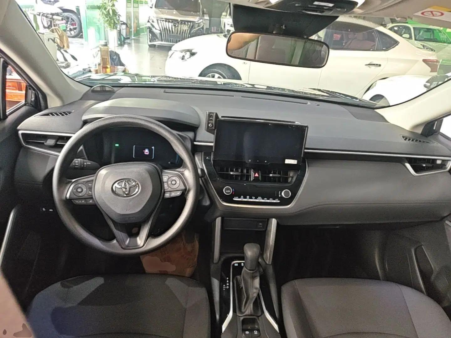 Toyota Corolla Cross 2023 Dual-Motor 2.0L Pioneer Edition — миниатюра 12