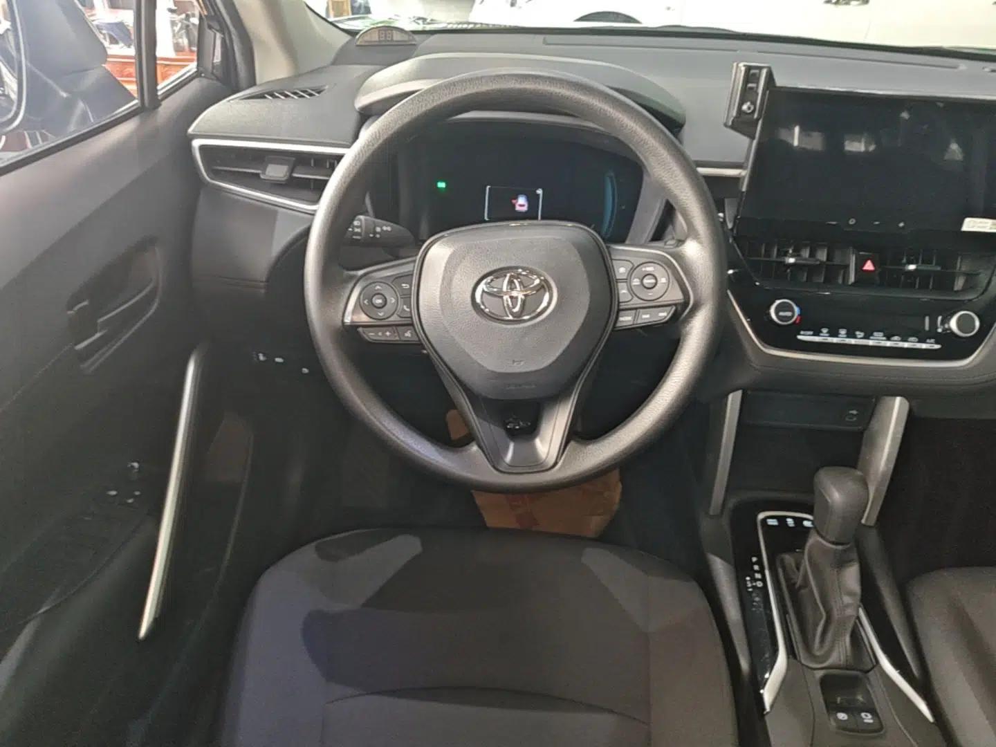 Toyota Corolla Cross 2023 Dual-Motor 2.0L Pioneer Edition — миниатюра 13