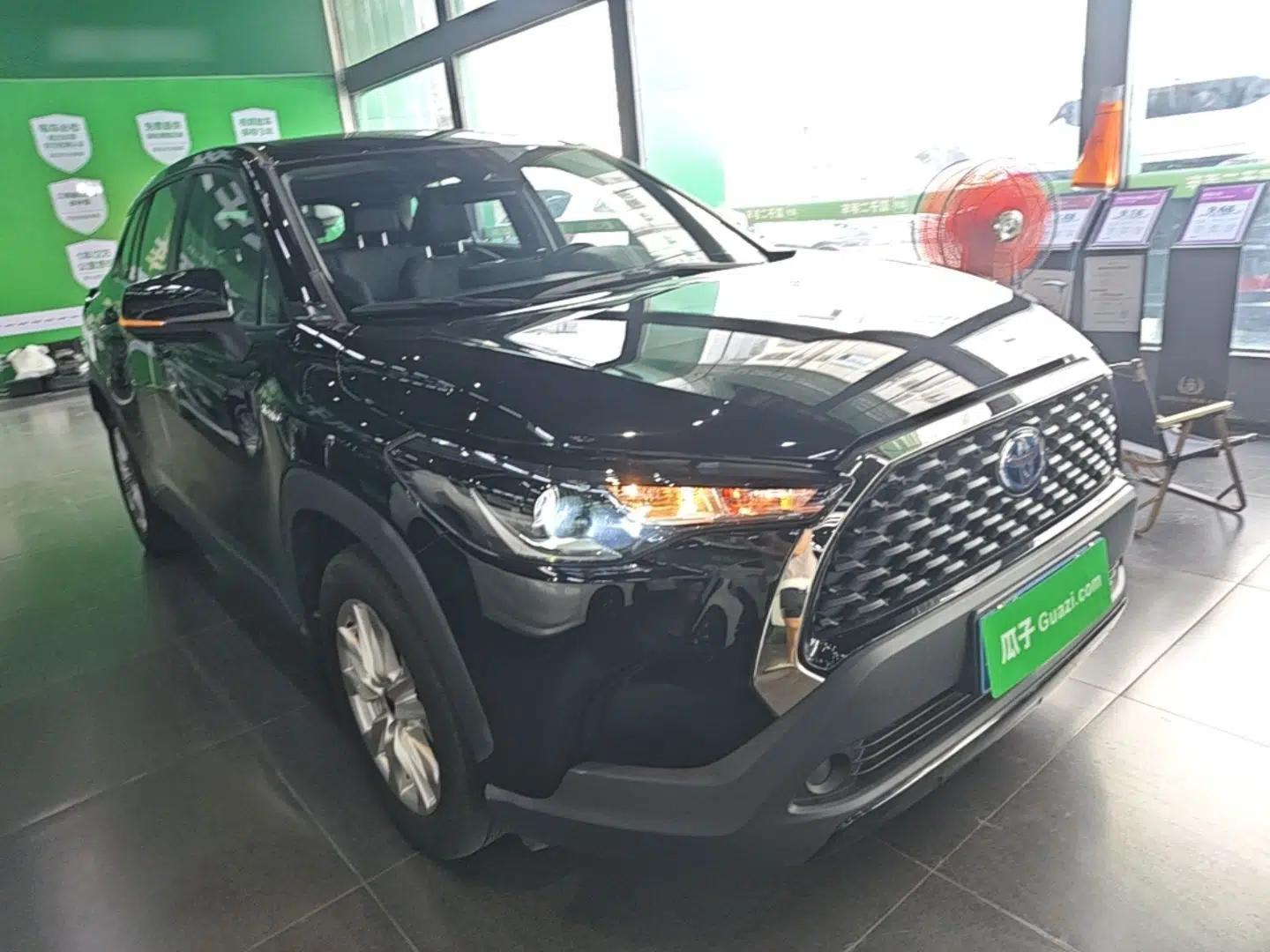Toyota Corolla Cross 2023 Dual-Motor 2.0L Pioneer Edition — миниатюра 3