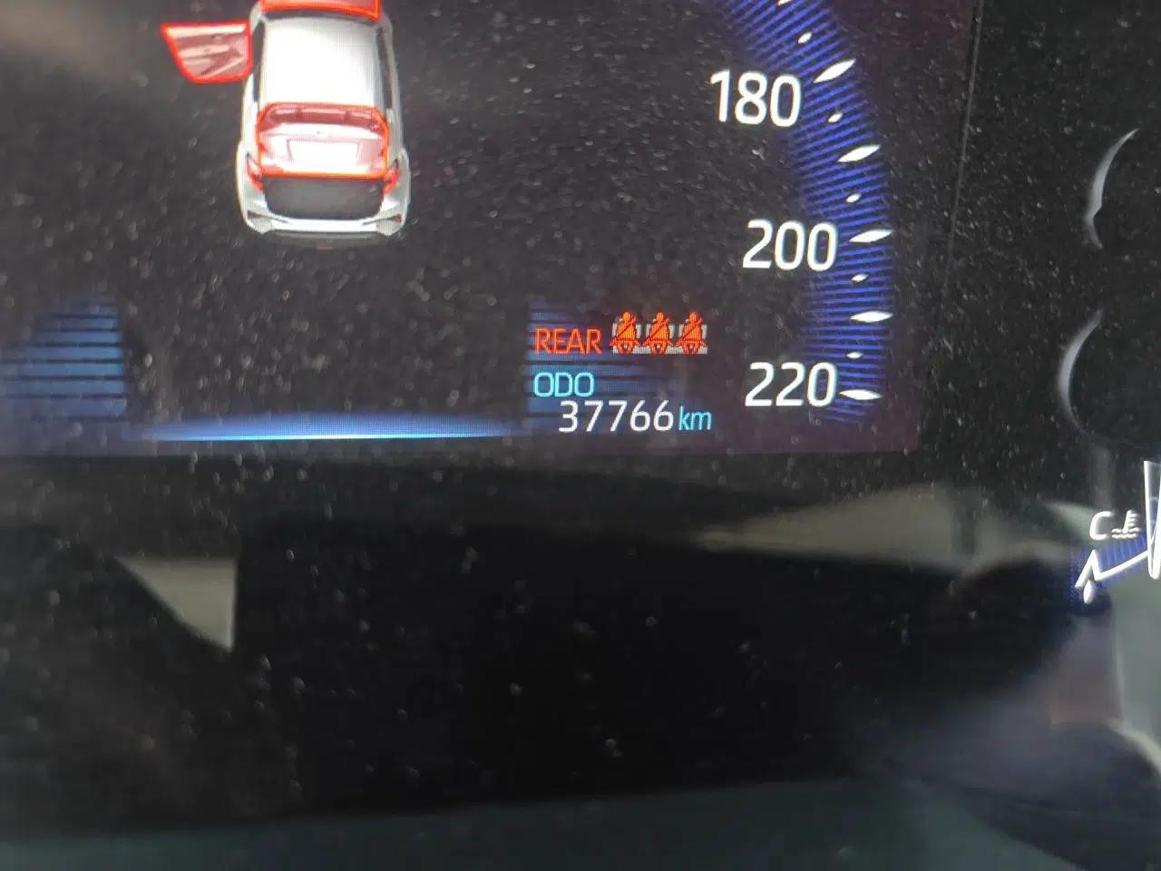Toyota C-HR 2023 2.0L Luxury Edition — миниатюра 12