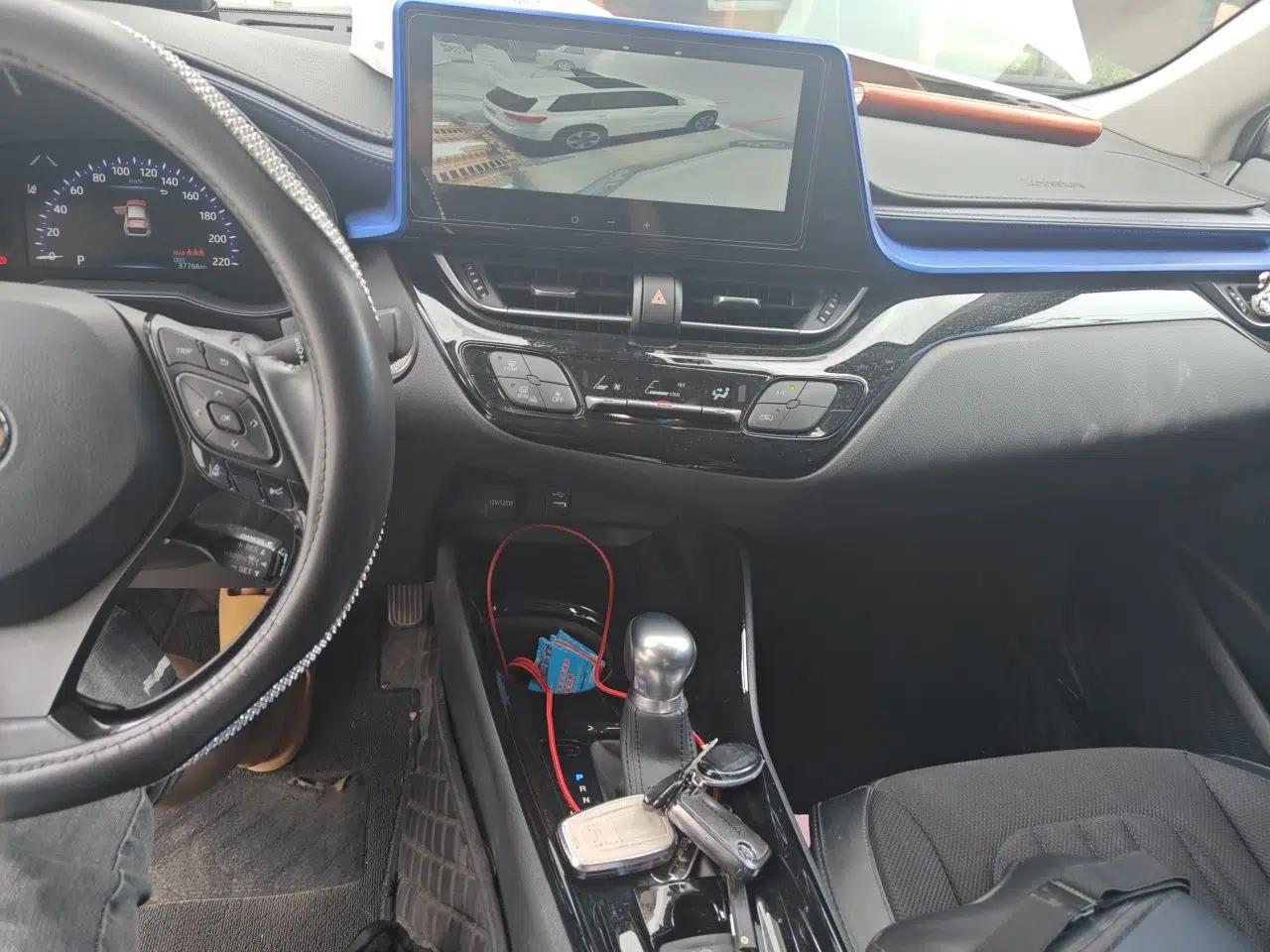 Toyota C-HR 2023 2.0L Luxury Edition — миниатюра 13