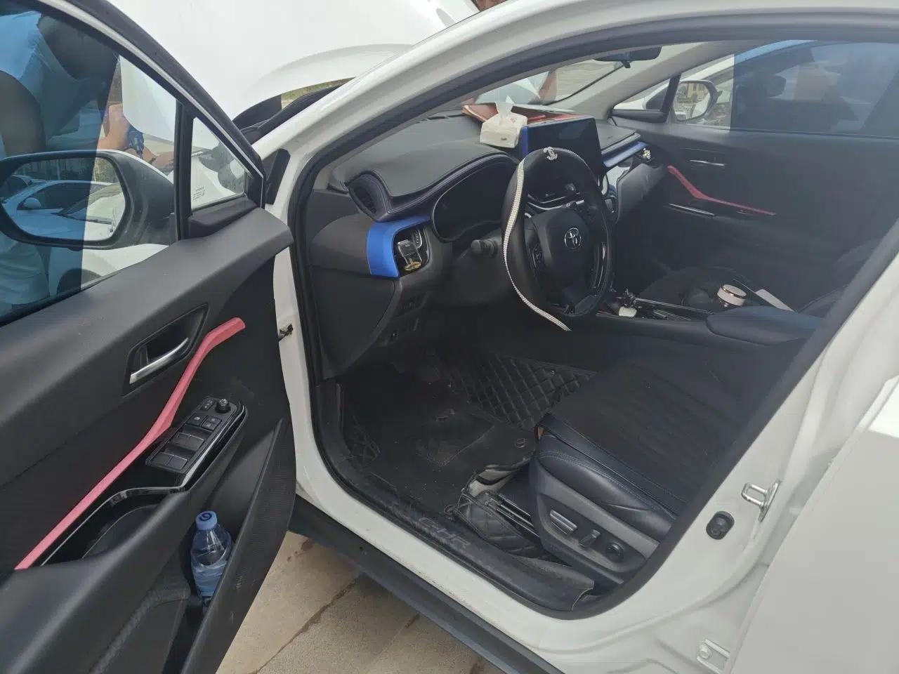 Toyota C-HR 2023 2.0L Luxury Edition — миниатюра 16