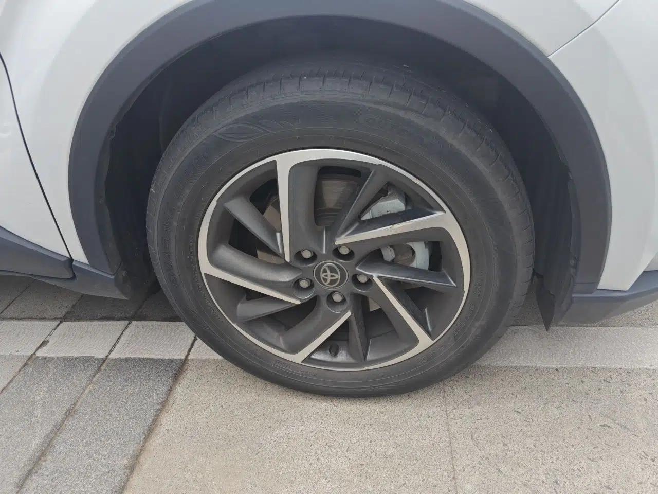 Toyota C-HR 2023 2.0L Luxury Edition — миниатюра 8