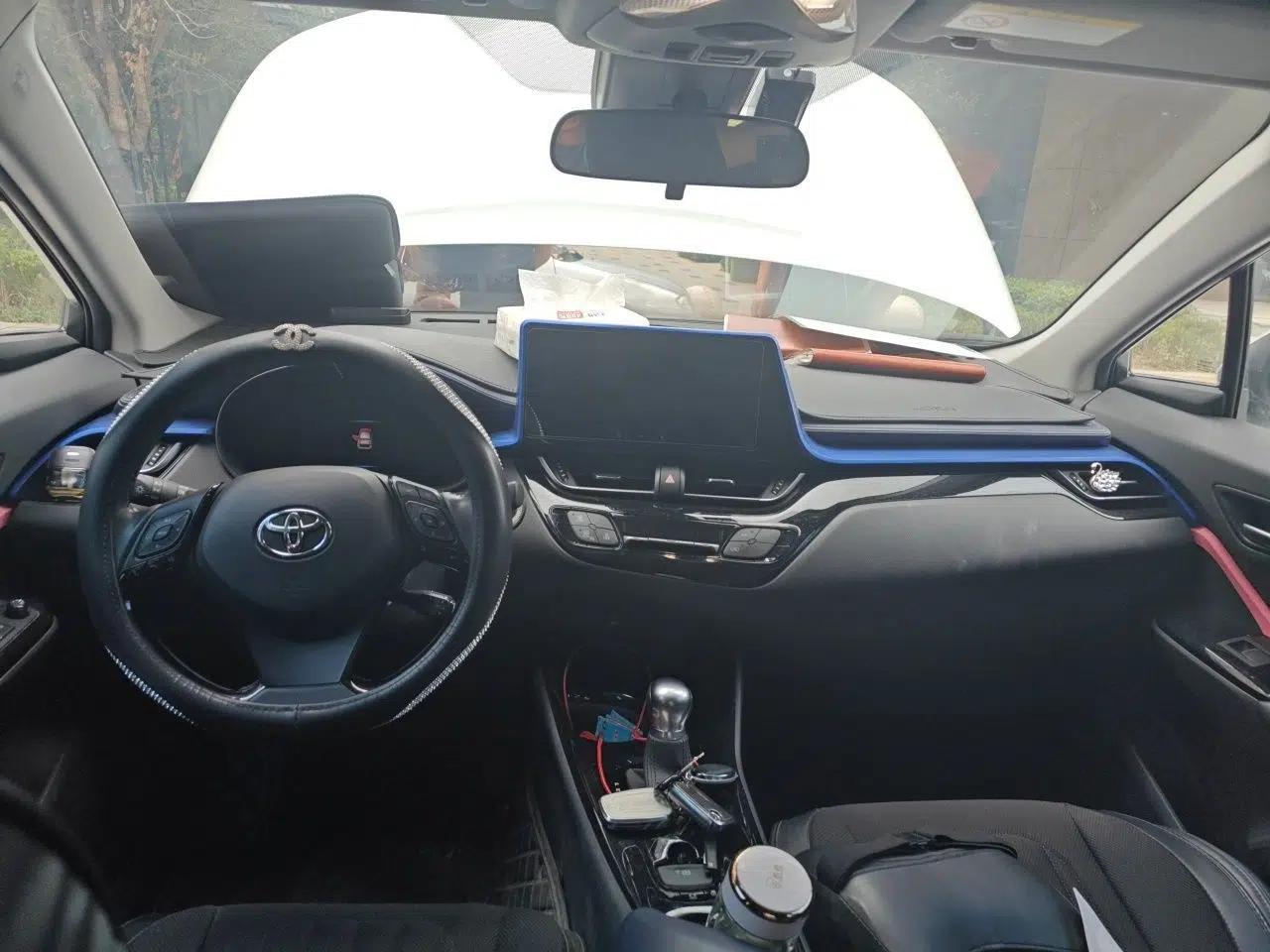 Toyota C-HR 2023 2.0L Luxury Edition — миниатюра 9