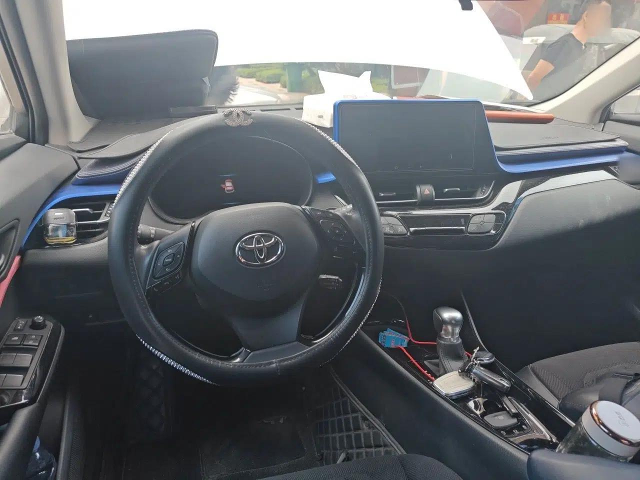 Toyota C-HR 2023 2.0L Luxury Edition — миниатюра 10