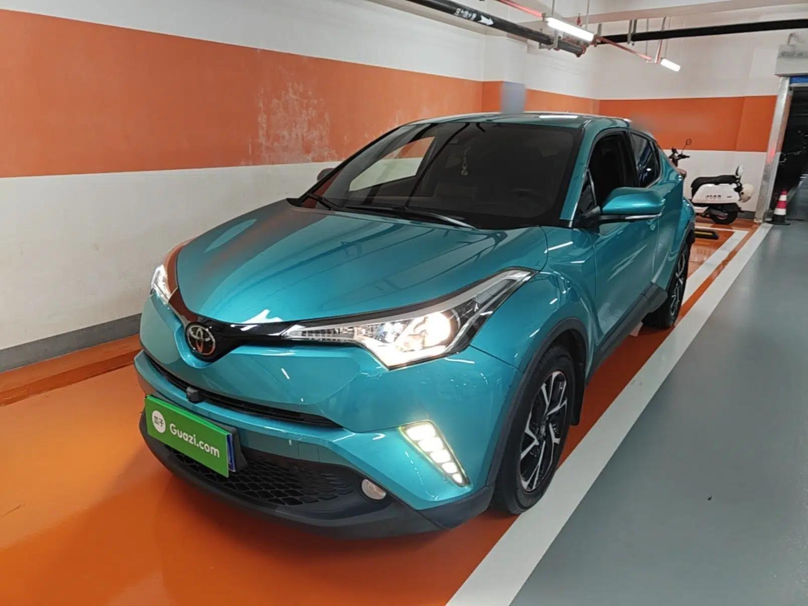 Toyota C-HR 2018 2.0L Leading Edition China V-standard — миниатюра 1